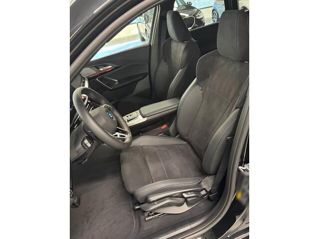 BMW X1 xDrive25e M Sport Premium pakket Harman-Kardon Panoramadak Trekhaak Adaptieve Cruise Control Keyless Entry Stuurwielverwarming Rij tot 92 KM volledig elektrisch (WLTP)!