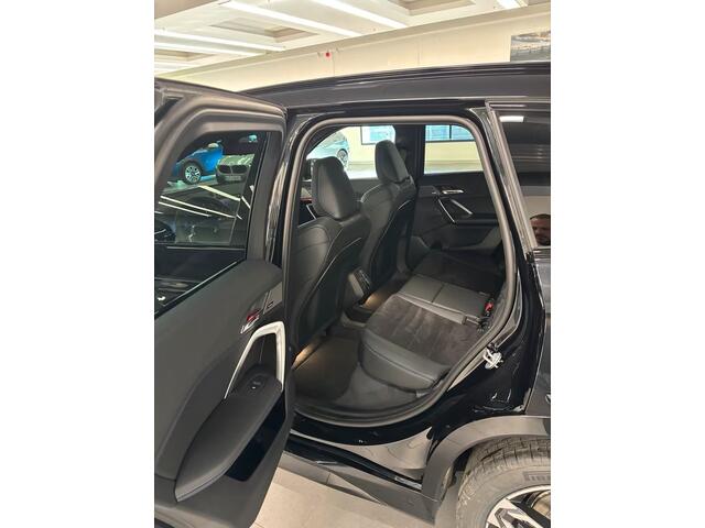 BMW X1 xDrive25e M Sport Premium pakket Harman-Kardon Panoramadak Trekhaak Adaptieve Cruise Control Keyless Entry Stuurwielverwarming Rij tot 92 KM volledig elektrisch (WLTP)!