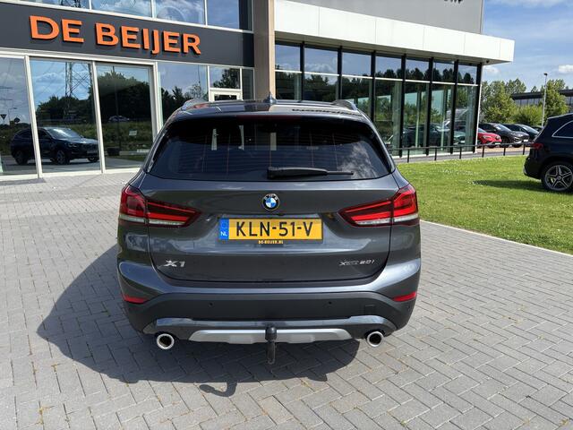 BMW X1 xDrive20i High Executive Trekhaak I Navi I Leder