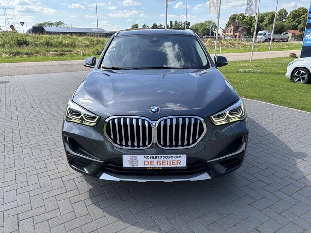 BMW X1 xDrive20i High Executive Trekhaak I Navi I Leder
