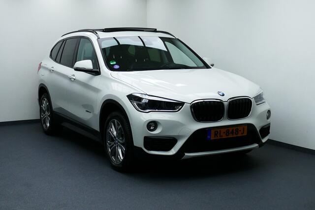 BMW X1 sDrive18i High Executive. Panodak, Leer, Stoelverw, Navi, Camera, 18"LMV, Haak 1700kg
