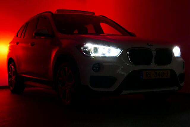 BMW X1 sDrive18i High Executive. Panodak, Leer, Stoelverw, Navi, Camera, 18"LMV, Haak 1700kg