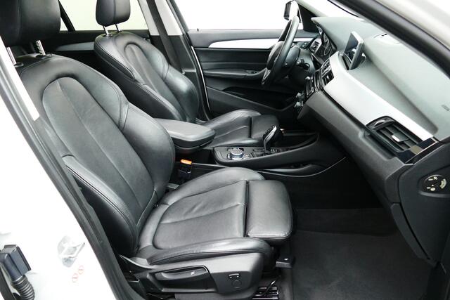BMW X1 sDrive18i High Executive. Panodak, Leer, Stoelverw, Navi, Camera, 18"LMV, Haak 1700kg