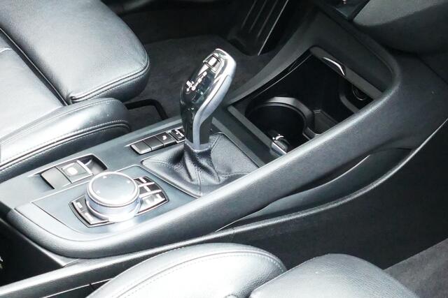 BMW X1 sDrive18i High Executive. Panodak, Leer, Stoelverw, Navi, Camera, 18"LMV, Haak 1700kg