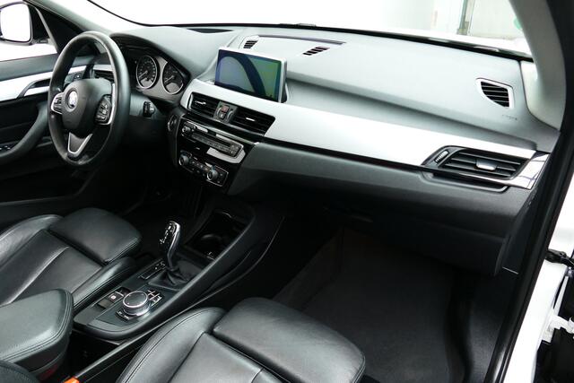 BMW X1 sDrive18i High Executive. Panodak, Leer, Stoelverw, Navi, Camera, 18"LMV, Haak 1700kg