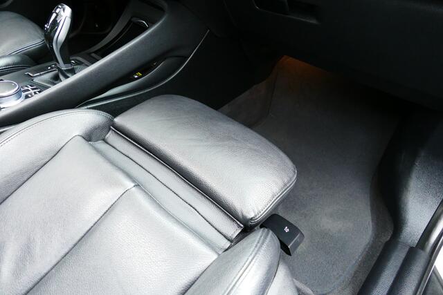BMW X1 sDrive18i High Executive. Panodak, Leer, Stoelverw, Navi, Camera, 18"LMV, Haak 1700kg