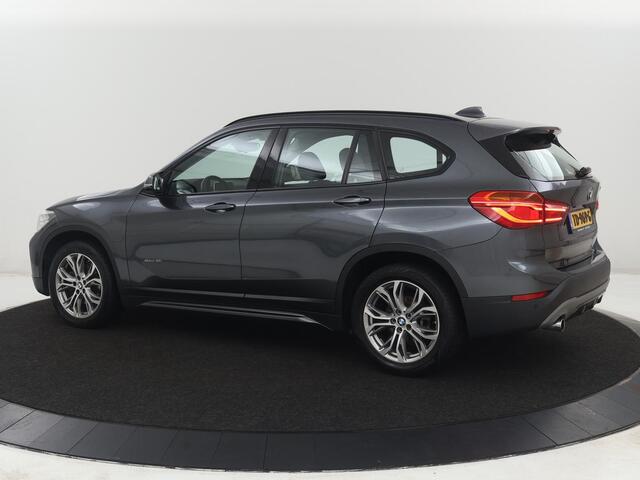 BMW X1 sDrive18i Sport Line | Leder | Trekhaak | Stoelverwarming | Sportstoelen | Camera | Navigatie | Keyless | Climate control | 18'' velgen | Park Assist | Cruise control | Bluetooth | Full LED