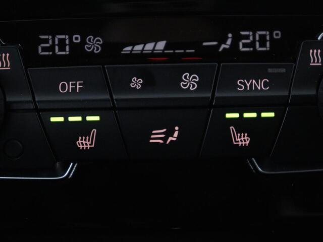 BMW X1 sDrive18i Sport Line | Leder | Trekhaak | Stoelverwarming | Sportstoelen | Camera | Navigatie | Keyless | Climate control | 18'' velgen | Park Assist | Cruise control | Bluetooth | Full LED