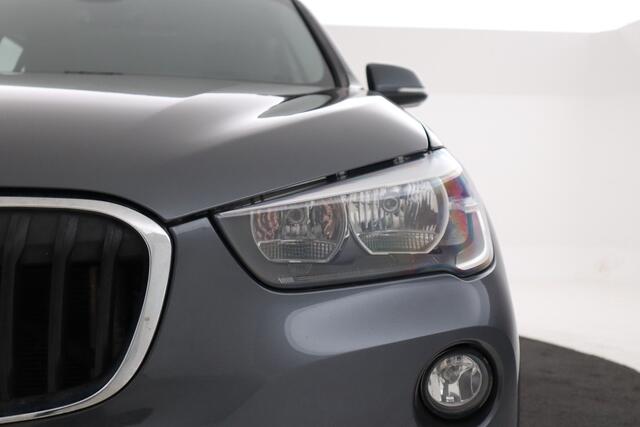 BMW X1 sDrive20i High Executive 192 PK! Navigatie, Stoelverwarming