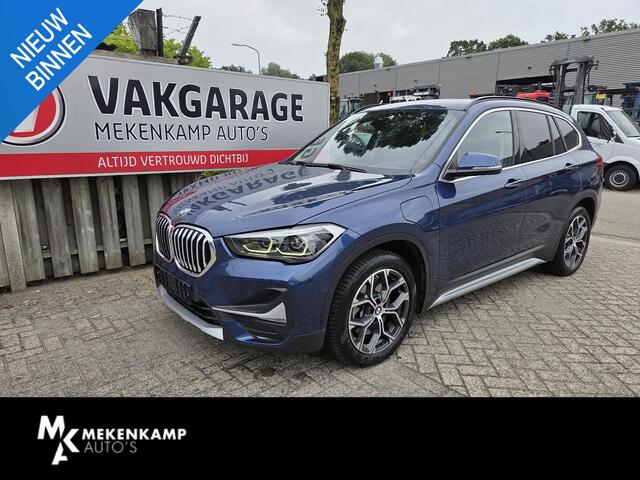 BMW X1 xDrive25e Executive xLine 18"/Keyless/Memory + stoelverwarming/Camera/Elektrische Klep/LED/DAB/Navigatie/PDC