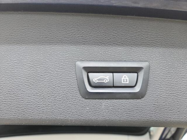 BMW X1 xDrive25e Executive xLine 18"/Keyless/Memory + stoelverwarming/Camera/Elektrische Klep/LED/DAB/Navigatie/PDC