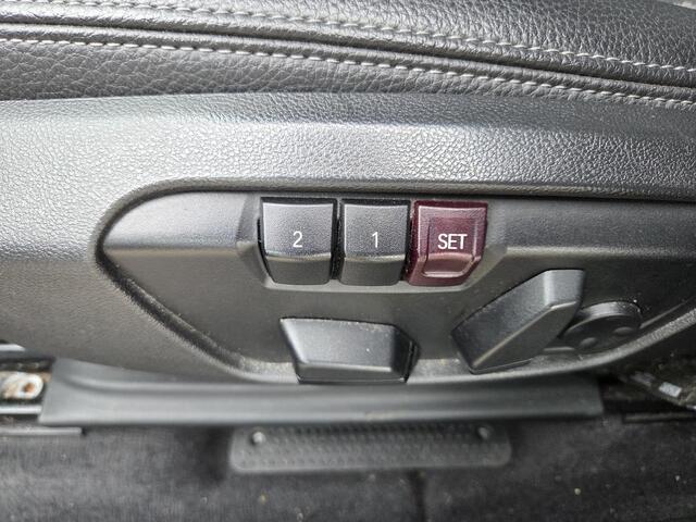 BMW X1 xDrive25e Executive xLine 18"/Keyless/Memory + stoelverwarming/Camera/Elektrische Klep/LED/DAB/Navigatie/PDC
