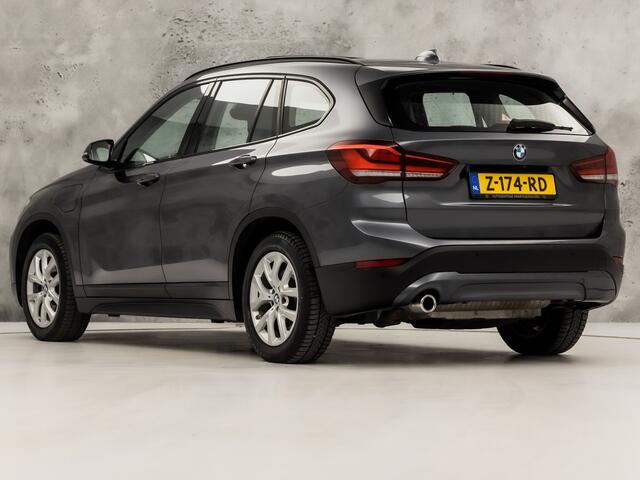 BMW X1 xDrive25e High Executive 221Pk Automaat (PANORAMADAK, DEALER ONDERHOUDEN, M STUUR, GROOT NAVI, HARMAN/KARDON, STOELVERWARMING, CAMERA, CRUISE, NIEUWSTAAT)