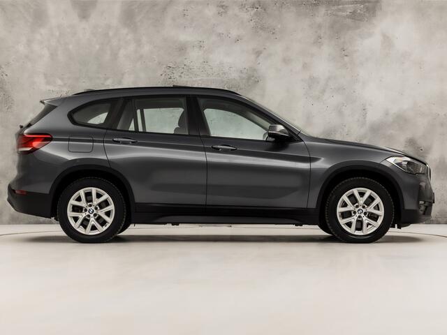 BMW X1 xDrive25e High Executive 221Pk Automaat (PANORAMADAK, DEALER ONDERHOUDEN, M STUUR, GROOT NAVI, HARMAN/KARDON, STOELVERWARMING, CAMERA, CRUISE, NIEUWSTAAT)