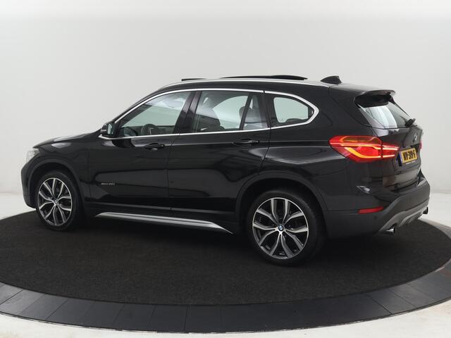 BMW X1 sDrive20i High Executive Panoramadak | Harman Kardon | Trekhaak | DAB Radio | Bluetooth | Climate control | Adaptive Cruise control | Sfeerverlichting