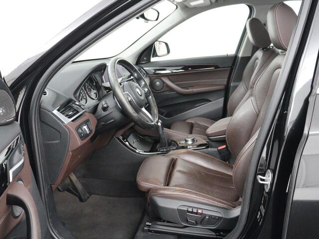 BMW X1 sDrive20i High Executive Panoramadak | Harman Kardon | Trekhaak | DAB Radio | Bluetooth | Climate control | Adaptive Cruise control | Sfeerverlichting