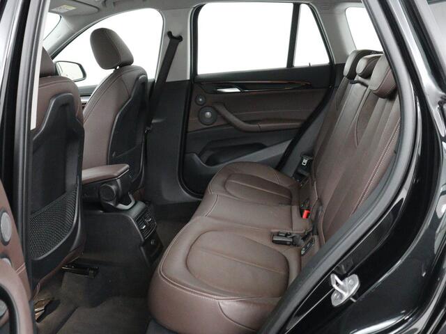 BMW X1 sDrive20i High Executive Panoramadak | Harman Kardon | Trekhaak | DAB Radio | Bluetooth | Climate control | Adaptive Cruise control | Sfeerverlichting