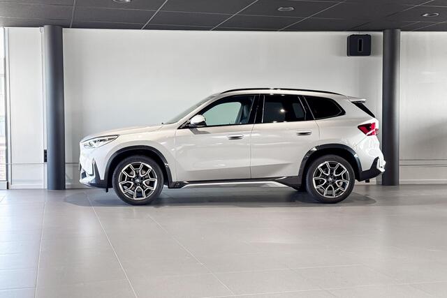 BMW X1 sDrive18i | X Line | Glazen Panoramadak | Achteruitrijcamera | Trekhaak |