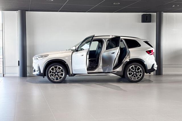 BMW X1 sDrive18i | X Line | Glazen Panoramadak | Achteruitrijcamera | Trekhaak |