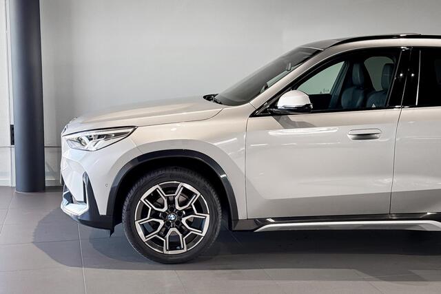 BMW X1 sDrive18i | X Line | Glazen Panoramadak | Achteruitrijcamera | Trekhaak |