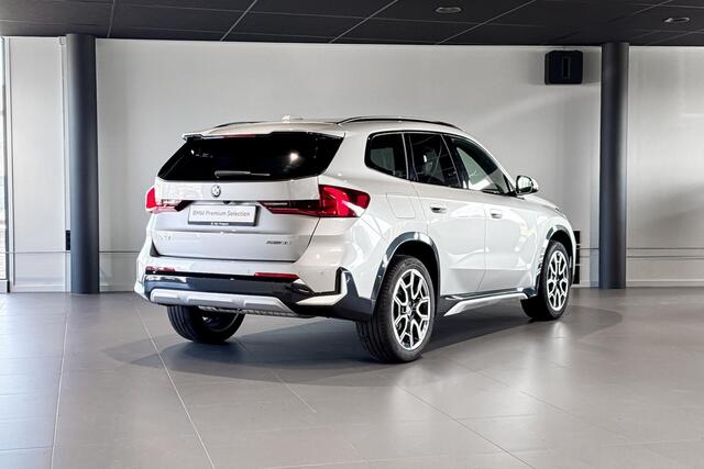 BMW X1 sDrive18i | X Line | Glazen Panoramadak | Achteruitrijcamera | Trekhaak |