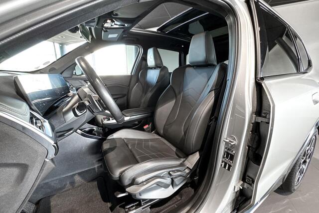 BMW X1 sDrive18i | X Line | Glazen Panoramadak | Achteruitrijcamera | Trekhaak |