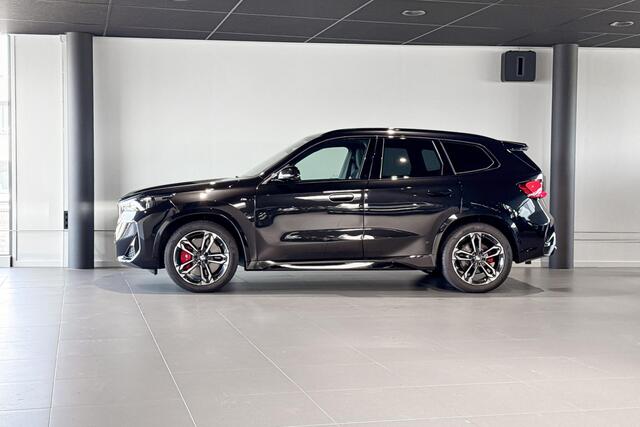 BMW X1 sDrive20i | M Sport Pro | Glazen Panoramadak | Harman Kardon | Stoelverwarming | Trekhaak |