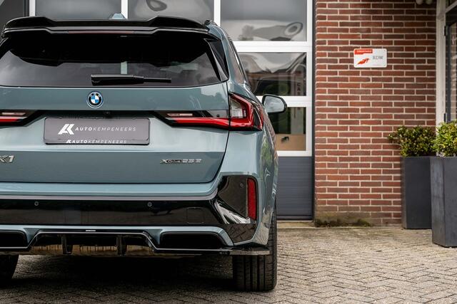 BMW X1 25e xDrive M Sport | Panorama | Shadow | Maxton | Camera | Elek. Trekhaak | Adap. led | Stoelverwarming | 20' inch |