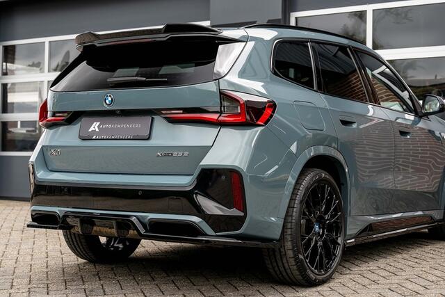BMW X1 25e xDrive M Sport | Panorama | Shadow | Maxton | Camera | Elek. Trekhaak | Adap. led | Stoelverwarming | 20' inch |