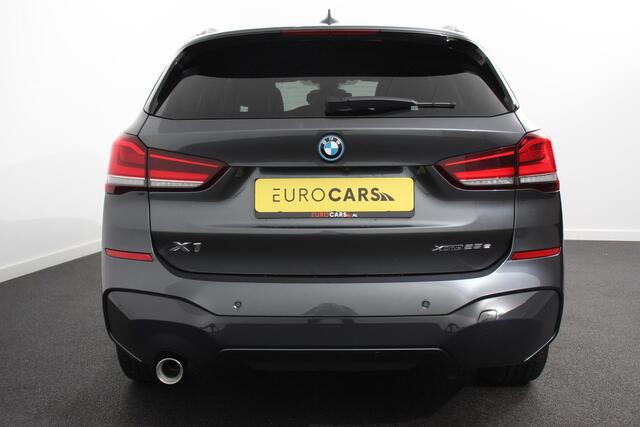 BMW X1 xDrive25e M-Sport PHEV 221pk Shadow Line Climate Control Cruise Control Camera Parkeer sensoren Navigatie Electrische Achterklep