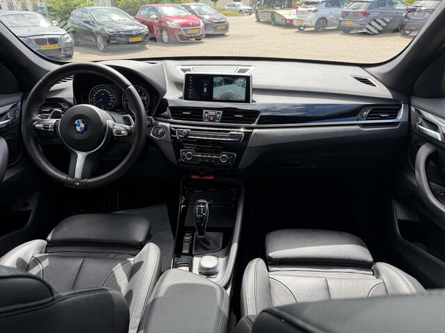 BMW X1 sDrive20i Orange Edition II AUTOMAAT| LEDER SPORT INTERIEUR| PANORAMADAK| CAMERA| NAVIGATIE| AIRCO/ECC | CRUISECONTROL| TREKHAAK| PARKEERSENSOREN
