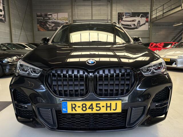 BMW X1 xDrive25e eDrive Edition M pakket, Adapt Cruise, Head up display, Pano, 19inch