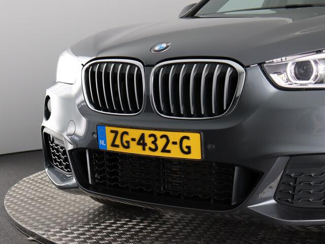 BMW X1 xDrive25i High Executive (Afn. Trekhaak / Pano / H&K / Camera / ACC / Navi)