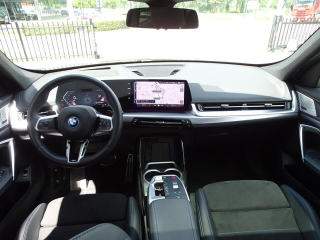 BMW X1 xDrive30e Pano dak Elek Trekhaak M sportpakket Pro Innovation Pack Guidance Paket Travel Paket 20''LM Velgen
