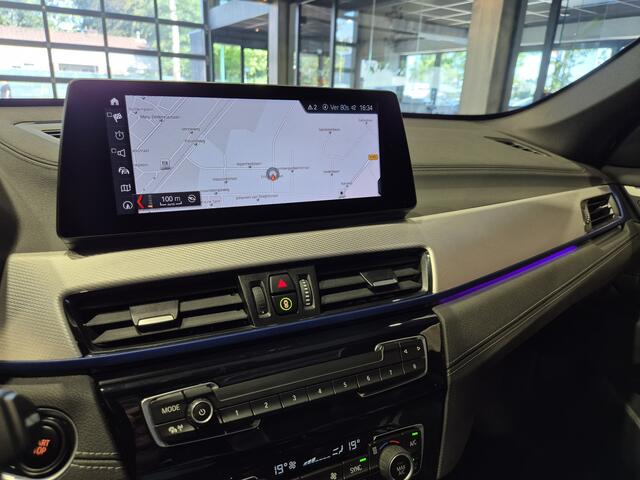 BMW X1 xDrive25e High Executive M-Sport | Panorama | HUD | Navigatie | Stoelverwarming