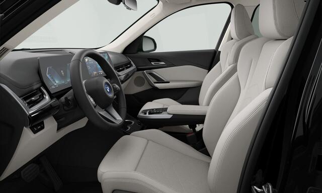 BMW X1 xDrive25e | xLine | Panorama | Trekhaak | 19" |