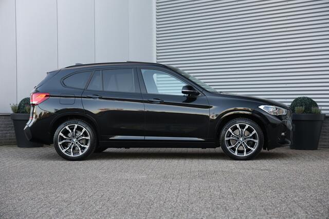 BMW X1 xDrive25e 220PK M-Sport Pano|Trekh|Memory|Stuurvw|HUD