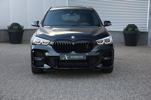 BMW X1 xDrive25e 220PK M-Sport Pano|Trekh|Memory|Stuurvw|HUD
