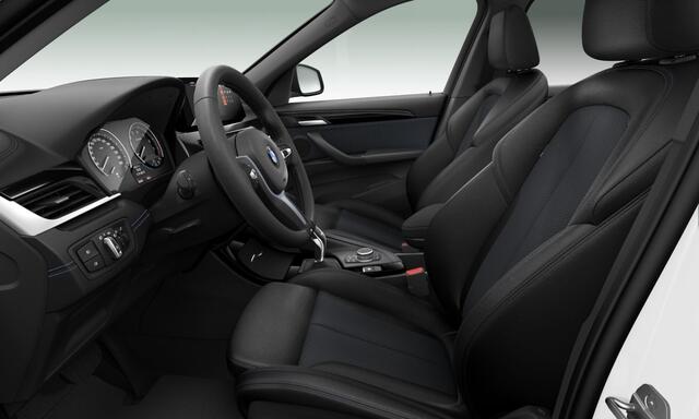 BMW X1 sDrive18i | M-Sport | 18'' | Getint Glas | Head-Up | Navi. Plus. | Trekhaak | HiFi