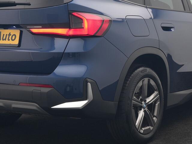 BMW X1 xDrive25e Sportline PHEV 245pk Dealer O.H. | Trekhaak Af Fabriek | Adaptive Cruise | Camera | Harman / Kardon | Lederen Sportstoelen Massage & Memory | Sfeerverlichting | Keyless | Blis | Stoelen & Stuur Verwarmd | Apple Carplay | Plug In Hybrid |
