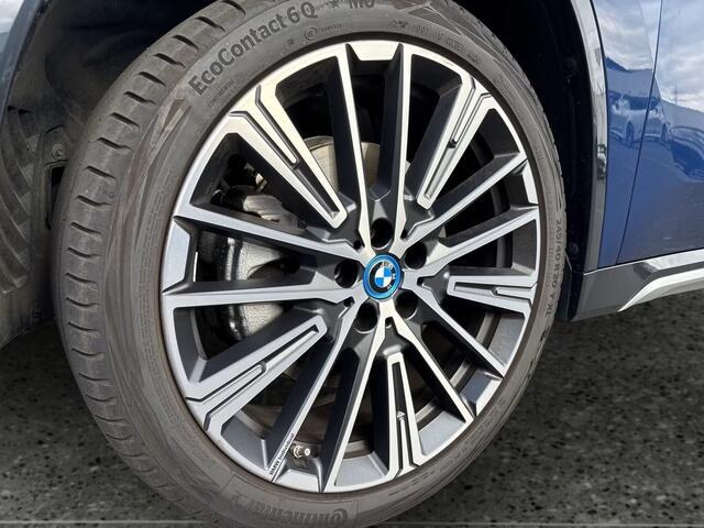 BMW X1 xDrive30e xLine ** LED, LEDER, HuD, PANORAMA, H&K SOUND, DR. ASS + ** 1e EIG - UNFALLFREI - BMW ONDERH. ** ** INFORMEER OOK NAAR ONZE AANTREKKELIJKE FINANCIAL-LEASE TARIEVEN **