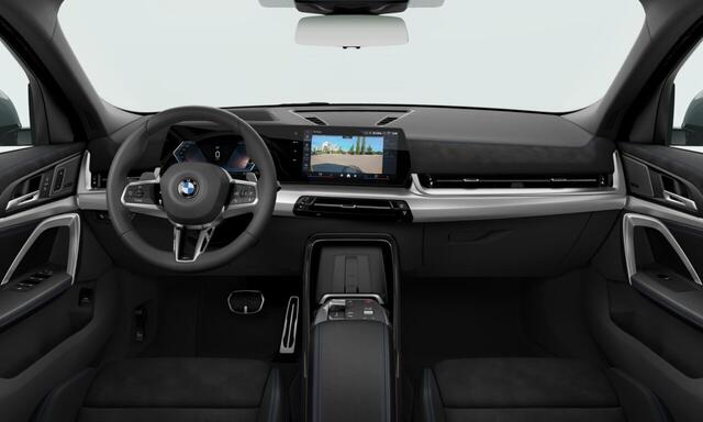 BMW X2 sDrive20i | 19 Inch | M-Sportpakket Pro | Innovation Pack | Panoramadak | Trekhaak