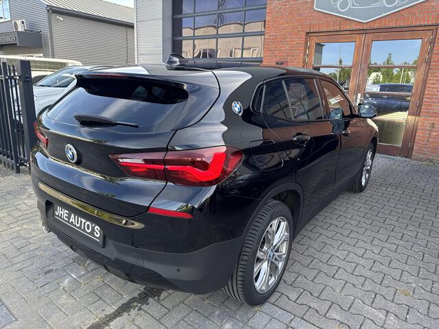 BMW X2 sDrive18i Executive | Stoelverwarming | Sportstoel | Elektrische Achterklep en meer!