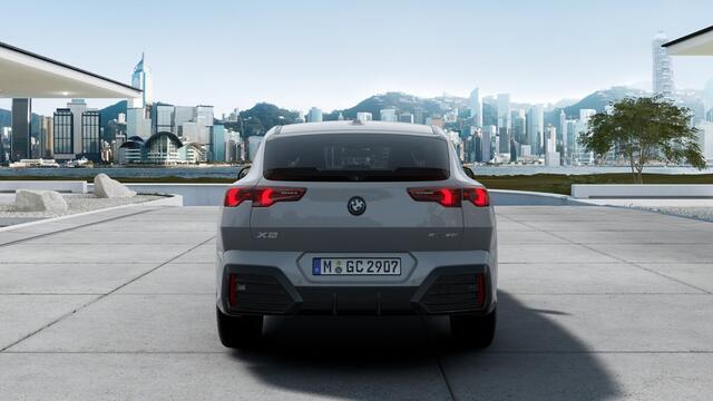 BMW X2 sDrive20i High Executive M Sport Automaat / Panoramadak / Sportstoelen / Adaptieve LED / M Adaptief onderstel / Parking Assistant Plus / Head-Up / Comfort Access