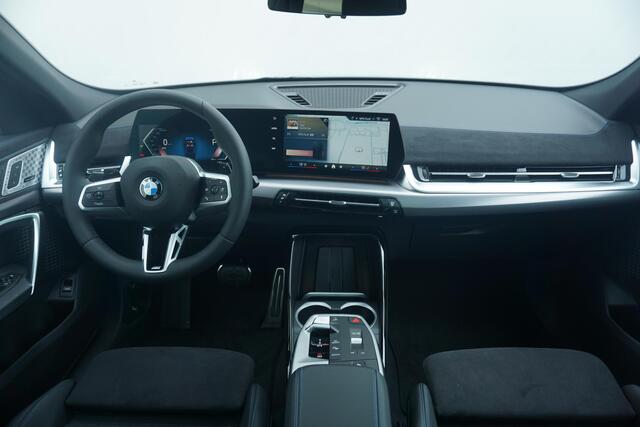 BMW X2 sDrive20i 20'' / Panoramadak / Elektrisch verstelbare stoelen / Harman Kardon / Trekhaak