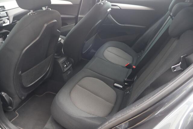 BMW X2 sDrive18i NL-Auto!! PDC I Led verlichting I Nav.
