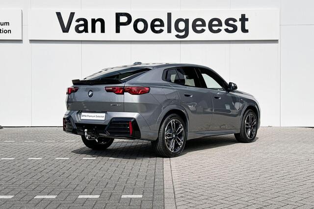 BMW X2 sDrive20i | M Sport | M Sport Pro | Innovation Pack | Comfort Pack Glazen Panoramadak | Trekhaak