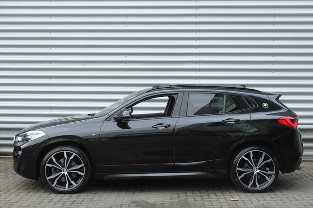 BMW X2 sDrive20i High 192pk Executive AUTOMAAT NL-Auto NAP 1e Eigenaar Panoramadak Clima Cruise Navi HUD El. Klep Trekhaak 1800kg
