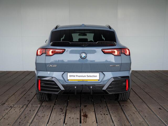 BMW X2 iX2 eDrive20 | M Sportpakket Pro | Innovation Pack | Verwarmd Stuurwiel | Harman-Kardon | Comfort Access | Panoramadak | Stoelverwarming | Head-Up Display | Trekhaak