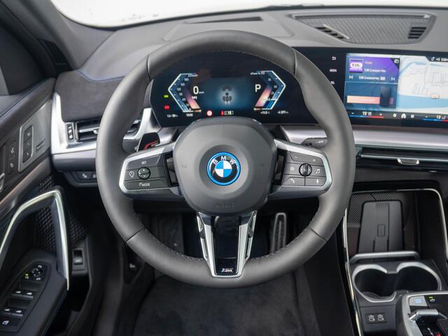 BMW X2 iX2 eDrive20 | M Sportpakket Pro | Innovation Pack | Verwarmd Stuurwiel | Harman-Kardon | Comfort Access | Panoramadak | Stoelverwarming | Head-Up Display | Trekhaak